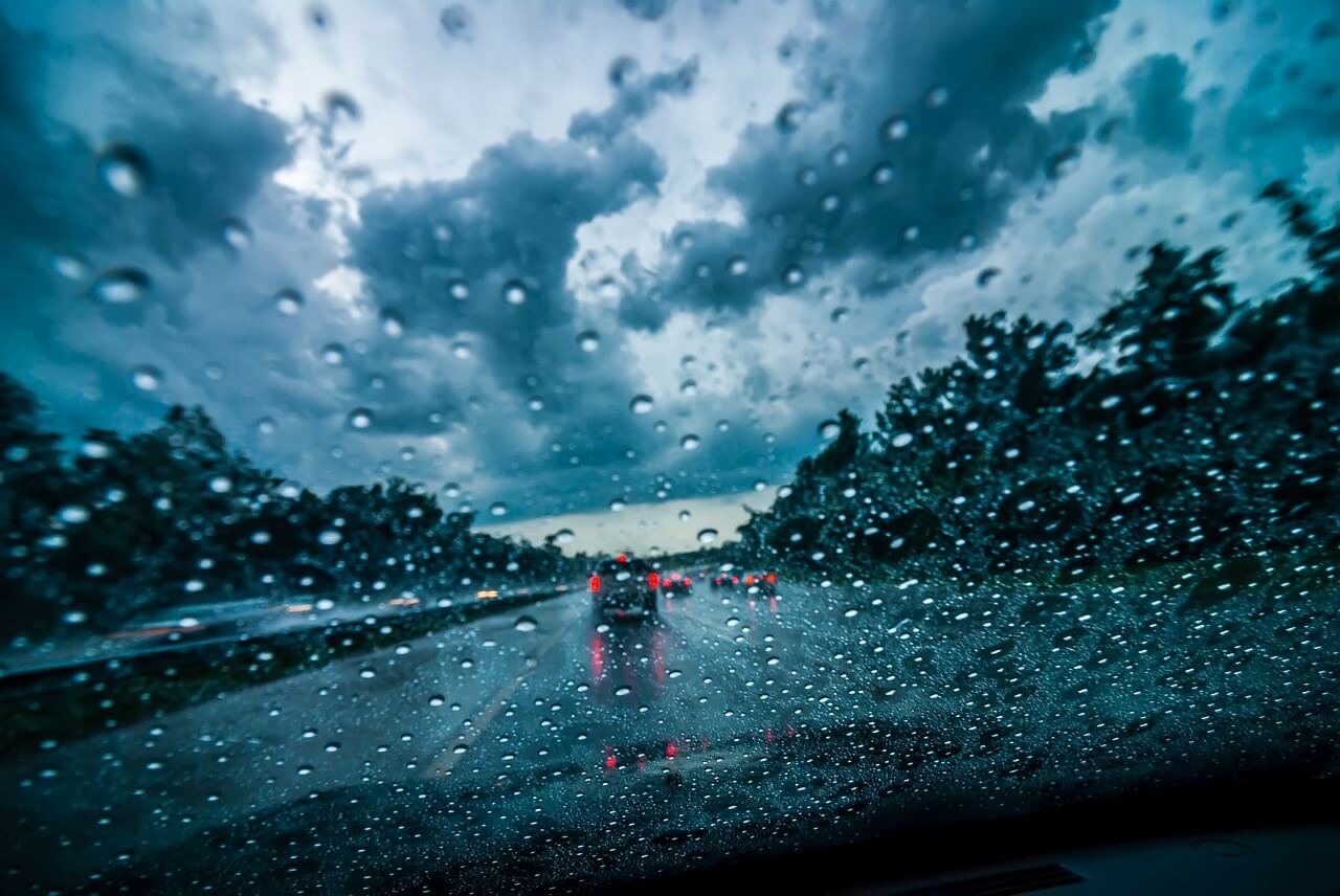 can rain damage your car
